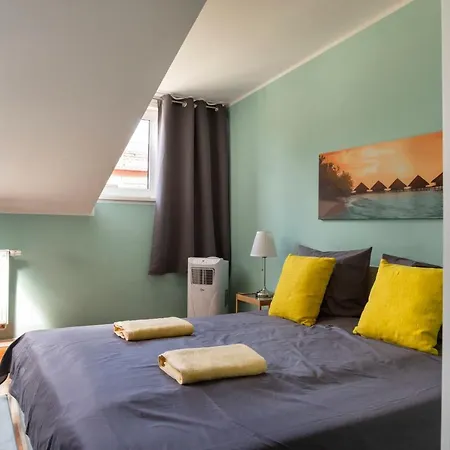 Rosenthaler Calling - Rooftop